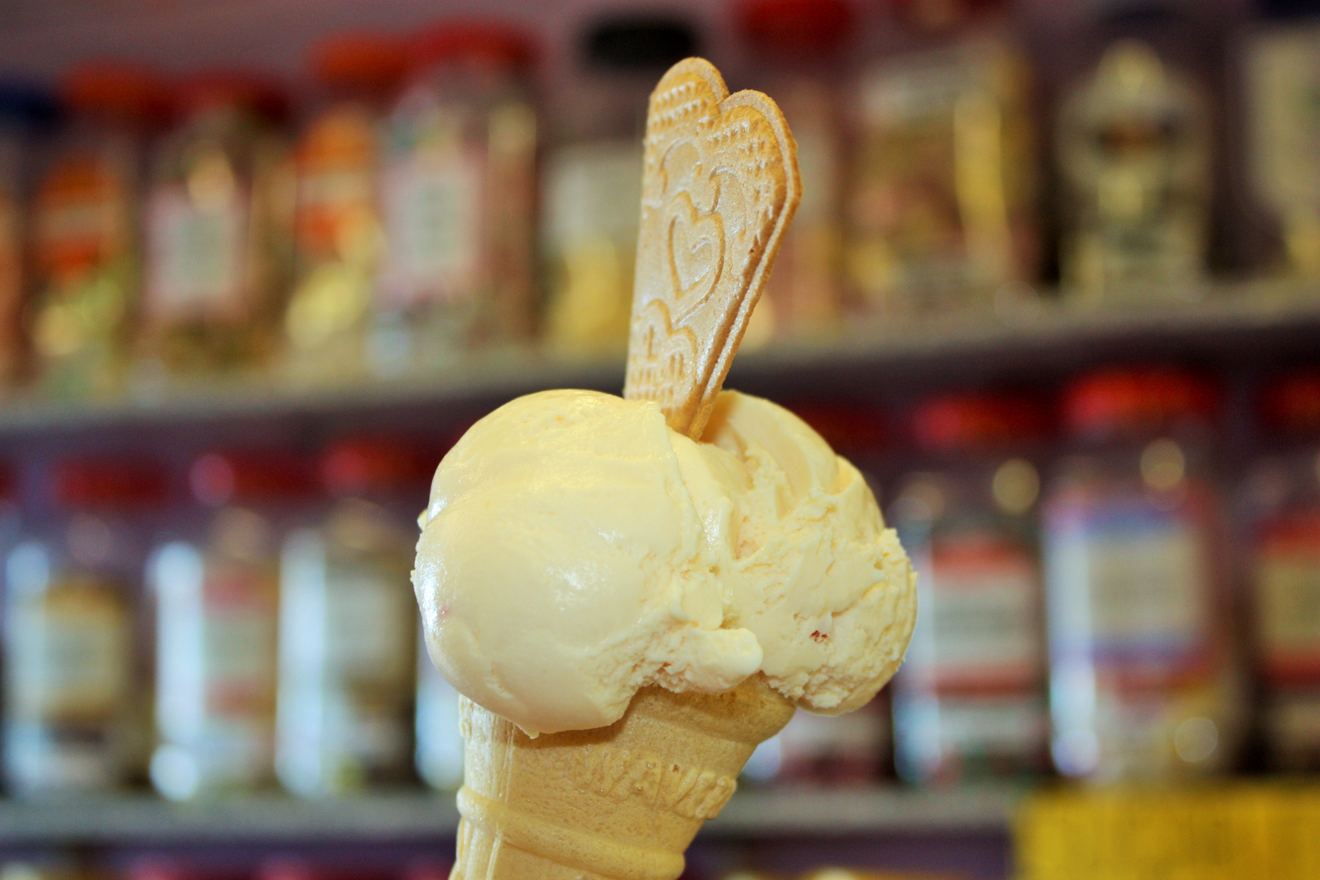 DELICIOUS FOOD - Peaches 'n' cream ice cream, Pittenweem